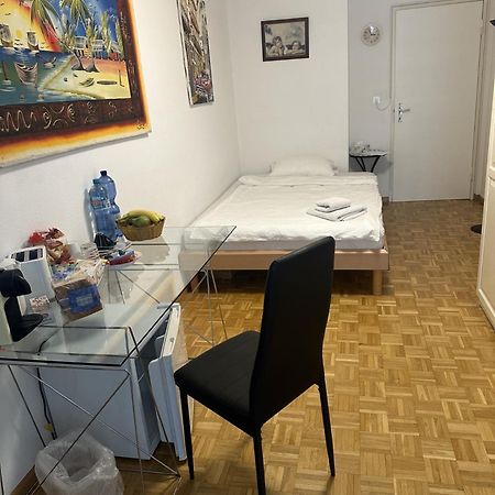 Schoenes Zimmer In Der City Basel Basileia Exterior foto