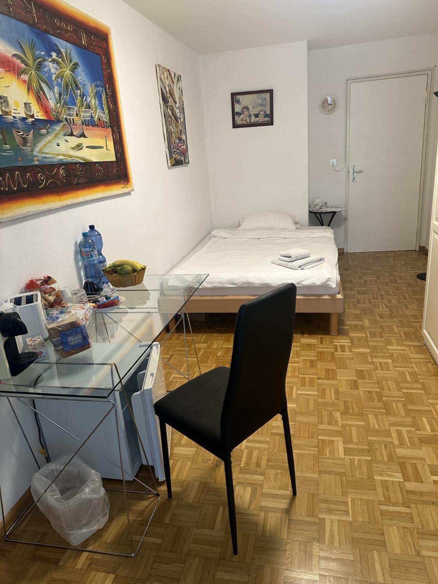 Schoenes Zimmer In Der City Basel Basileia Exterior foto